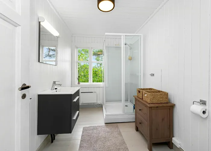 Feriehus Charming Summer House With Sea View On *